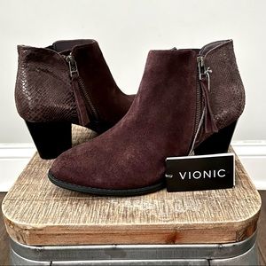 NWT Vionic Anne Bootie 7